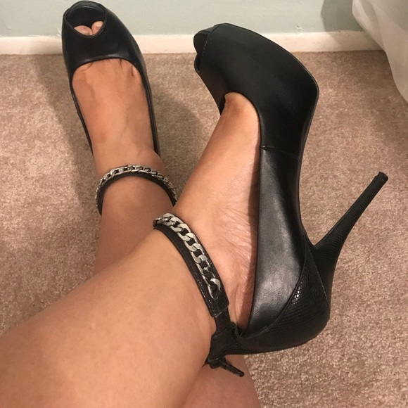 Jennifer Lopez Shoes - JLO Sexy Stiletto Peep Toes w/ Chain Ankle Wrap